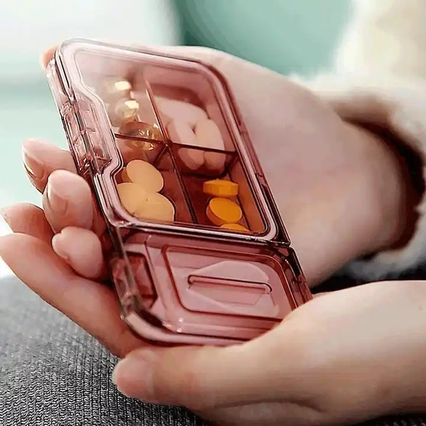 Таблетница на 4 секции с делителем таблеток из пластика 11,9×6,3×1,8 см - цвет розовый 604266 фото