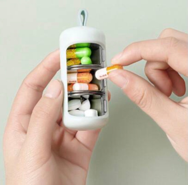 Таблетница с 3 ячейками из пластика 9×3 см для таблеток - мятний цвет 603771 фото
